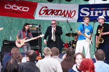 Doctor P.P. na Barvách Léta v roce 2004 - Foto: Pavel Průcha... kliknutím se dostanete na Doctorovy stránky...